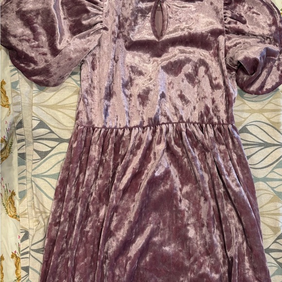 H & M lavender velour dress with elastic sleeves. Size 4/6. - Picture 5 of 5